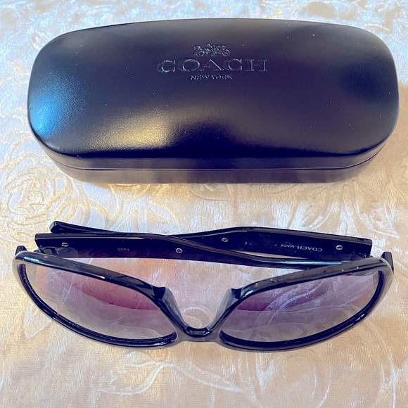Black coach glasses and case - Picture 3 of 6